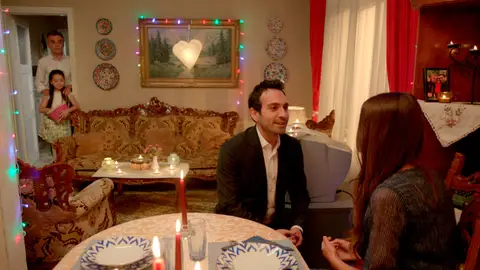 Demir vuelve y se declara a Candan: "¿Quieres casarte conmigo?" Demir vuelve y se declara a Candan: "¿Quieres casarte conmigo?"