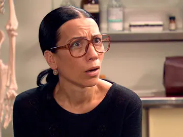 Manolita, impactada, descubre el gran secreto oculto de Beltrán Manolita, impactada, descubre el gran secreto oculto de Beltrán