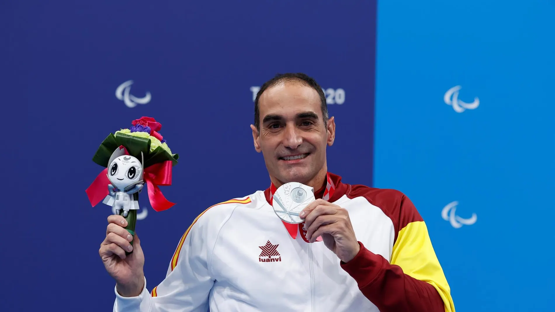 El nadador barcelonés Miguel Luque ha logrado la primera medalla para la delegación española en los Juegos Paralímpicos de Tokio (Japón) al colgarse la plata en la prueba de los 50 metros braza, clase SB3 de discapacitados físicos. 