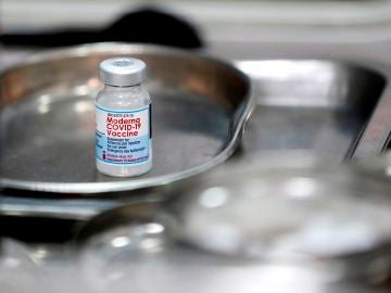 Japón suspende 1,63 millones de dosis de la vacuna contra la COVID-19 de Moderna fabricadas en España