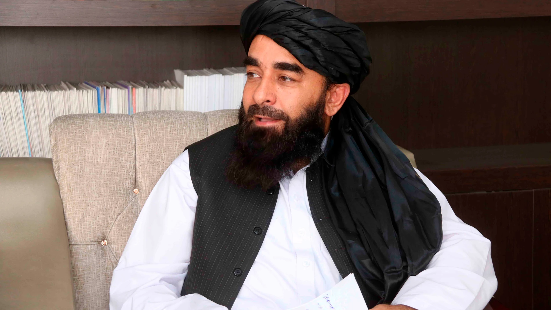 Los talibanes de Afganistán dejan ver sus caras al actualizar sus fotos de perfil en Twitter 