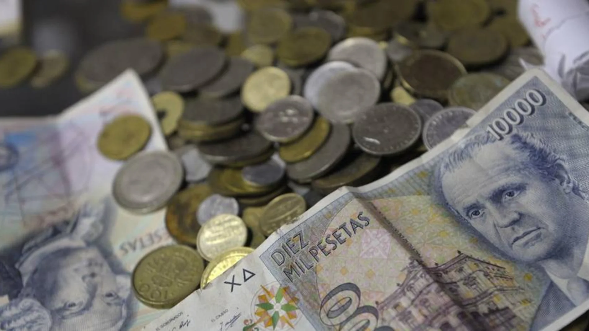 1.575 millones de euros en monedas y billetes de pesetas siguen en las casas de miles de españoles