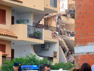 Así relatan los vecinos que lo han perdido todo tras el derrumbe del edificio Font Nova en Peñíscola Así relatan los vecinos que lo han perdido todo tras el derrumbe del edificio Font Nova en Peñíscola