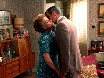 Benigna y Lorenzo Bravo pactan "una historia de lujo y misterio" Benigna y Lorenzo Bravo pactan "una historia de lujo y misterio"