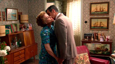 Benigna y Lorenzo Bravo pactan "una historia de lujo y misterio" Benigna y Lorenzo Bravo pactan "una historia de lujo y misterio"