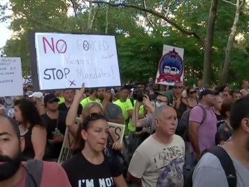 Los profesores de Nueva York protestan ante la obligatoriedad de vacunarse antes del 27 de septiembre
