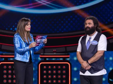¡Ha estado tan cerca! El equipo ‘Me resbala’ se queda sin los 15.000 euros de la Ronda Final de ‘Family Feud’ ¡Ha estado tan cerca! El equipo ‘Me resbala’ se queda sin los 15.000 euros de la Ronda Final de ‘Family Feud’