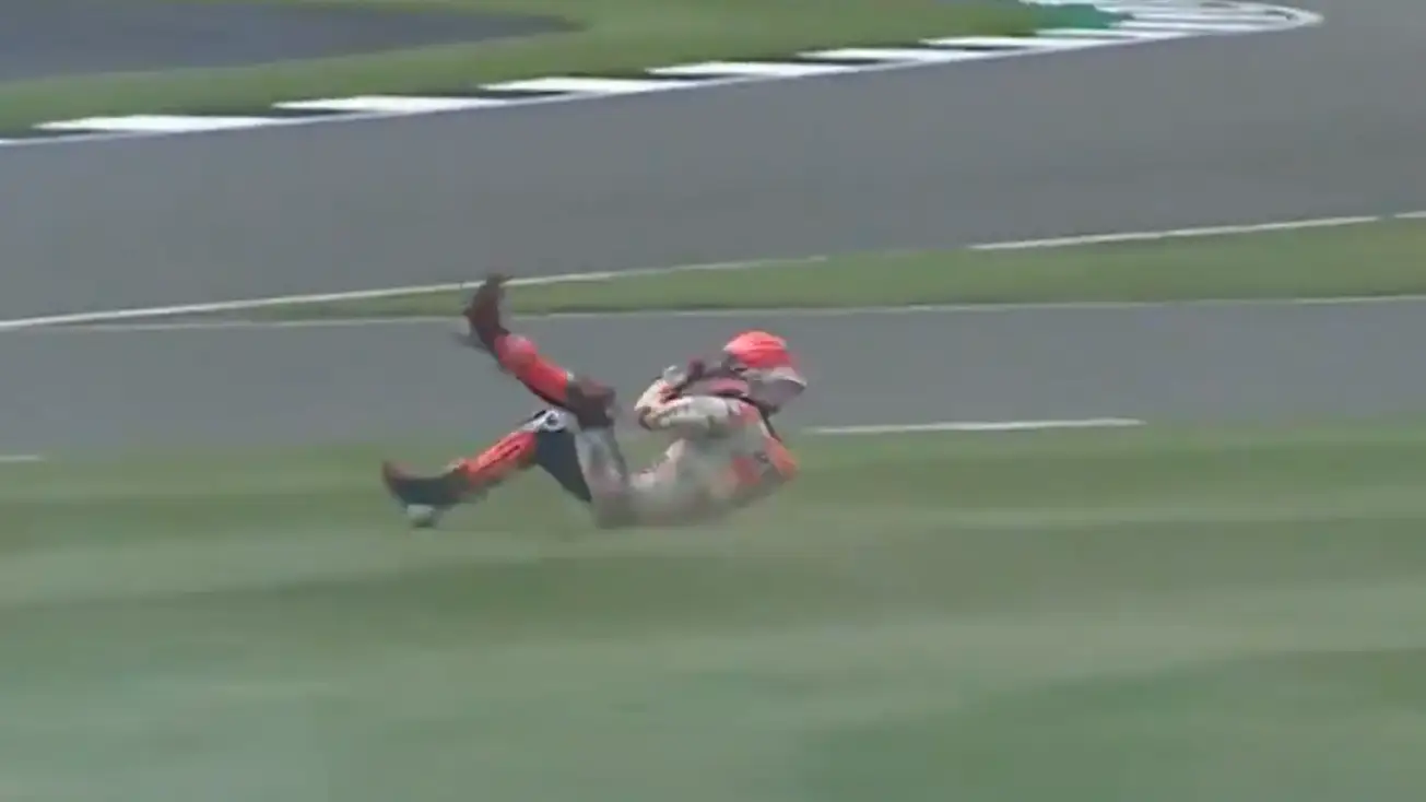 Marc Márquez sufre un accidente a 270 km/h el GP de Gran Bretaña Marc Márquez sufre un accidente a 270 km/h el GP de Gran Bretaña