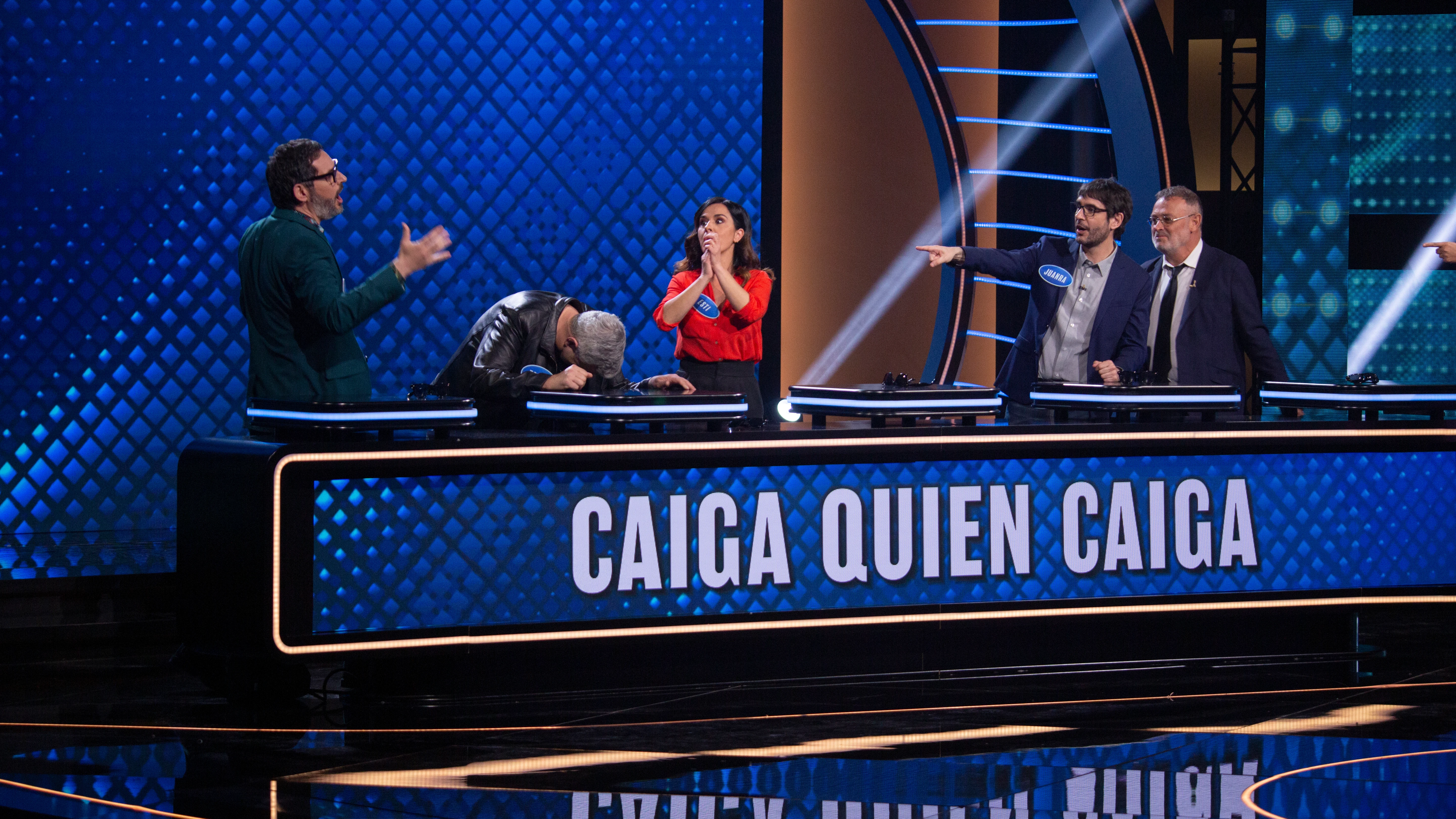 Al equipo ‘Caiga quien caiga’ se le pasa el arroz: los valencianos fallan con la paella Al equipo ‘Caiga quien caiga’ se le pasa el arroz: los valencianos fallan con la paella