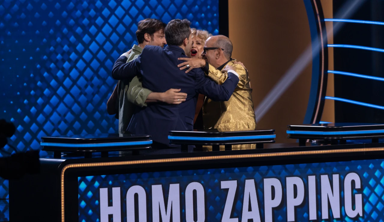 El equipo ‘Homo Zapping’ consigue un impresionante pleno cantando ABBA en ‘Family Feud’