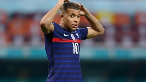 El PSG sigue sin ceder y espera una tercera oferta del Real Madrid por Mbappé, según 'Le Parisien' El PSG sigue sin ceder y espera una tercera oferta del Real Madrid por Mbappé, según 'Le Parisien'