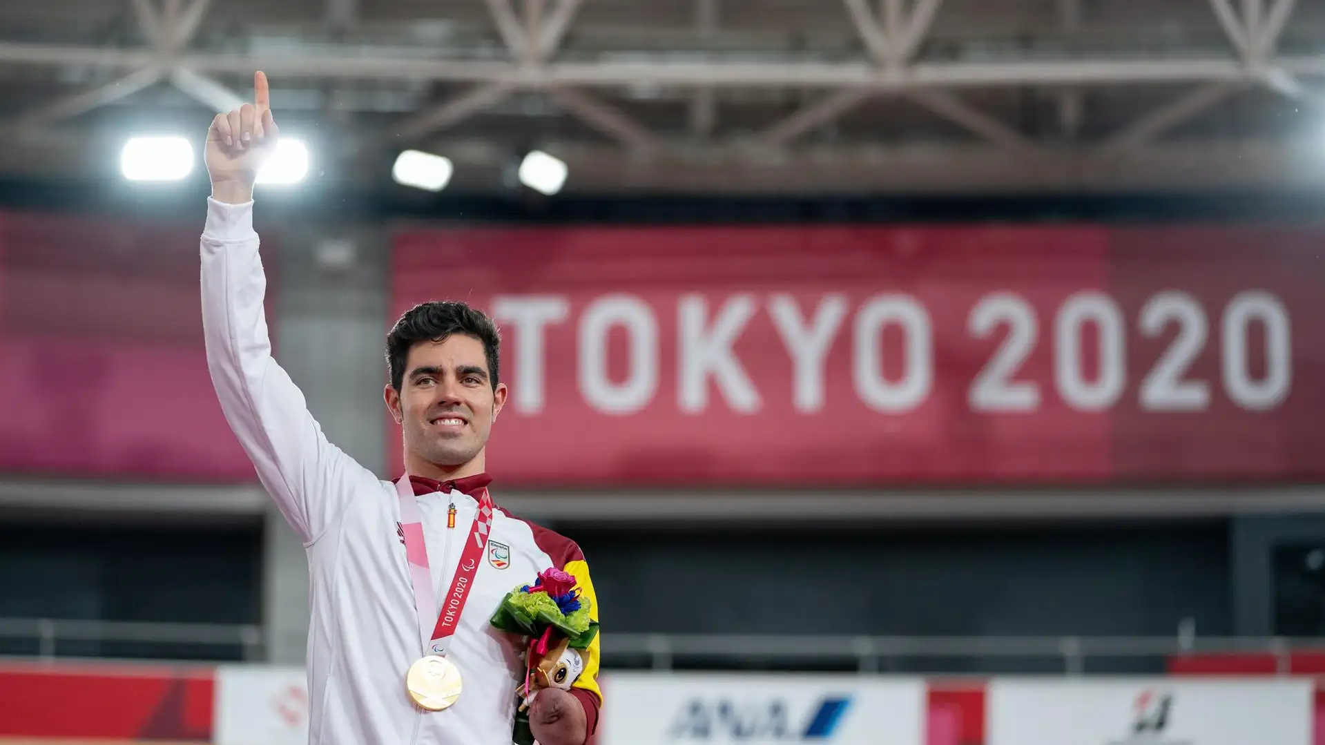 Alfonso Cabello con su medalla de oro en los Juegos Paralímpicos de Tokio 2020 Alfonso Cabello con su medalla de oro en los Juegos Paralímpicos de Tokio 2020