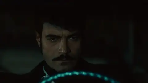 Demir descubre la traición de Sait El joven tiende una trampa a su empleado y acaba con su vida.