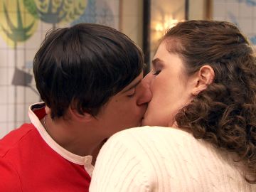 ¡El “método Benigna” es un éxito!:  Virginia y Fabián se funden en un apasionado beso