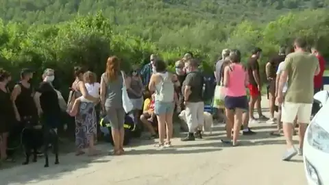 Los propietarios comienzan a acceder al edificio derrumbado en Peñíscola Los propietarios comienzan a acceder al edificio derrumbado en Peñíscola