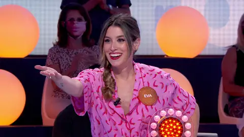 Eva Soriano se la goza al ritmo de un divertido ‘Macarena’: “Estaba muy a tope” Después de fallar la primera pista, la cómica consigue acertar este mítico tema español.