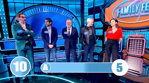 El equipo 'Caiga quien caiga' flipa con la respuesta de Esti en el reto de ‘Family Feud’ El equipo 'Caiga quien caiga' flipa con la respuesta de Esti en el reto de ‘Family Feud’