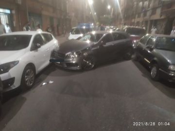 Un conductor choca contra 25 vehículos y abandona el suyo en la calle en Valladolid