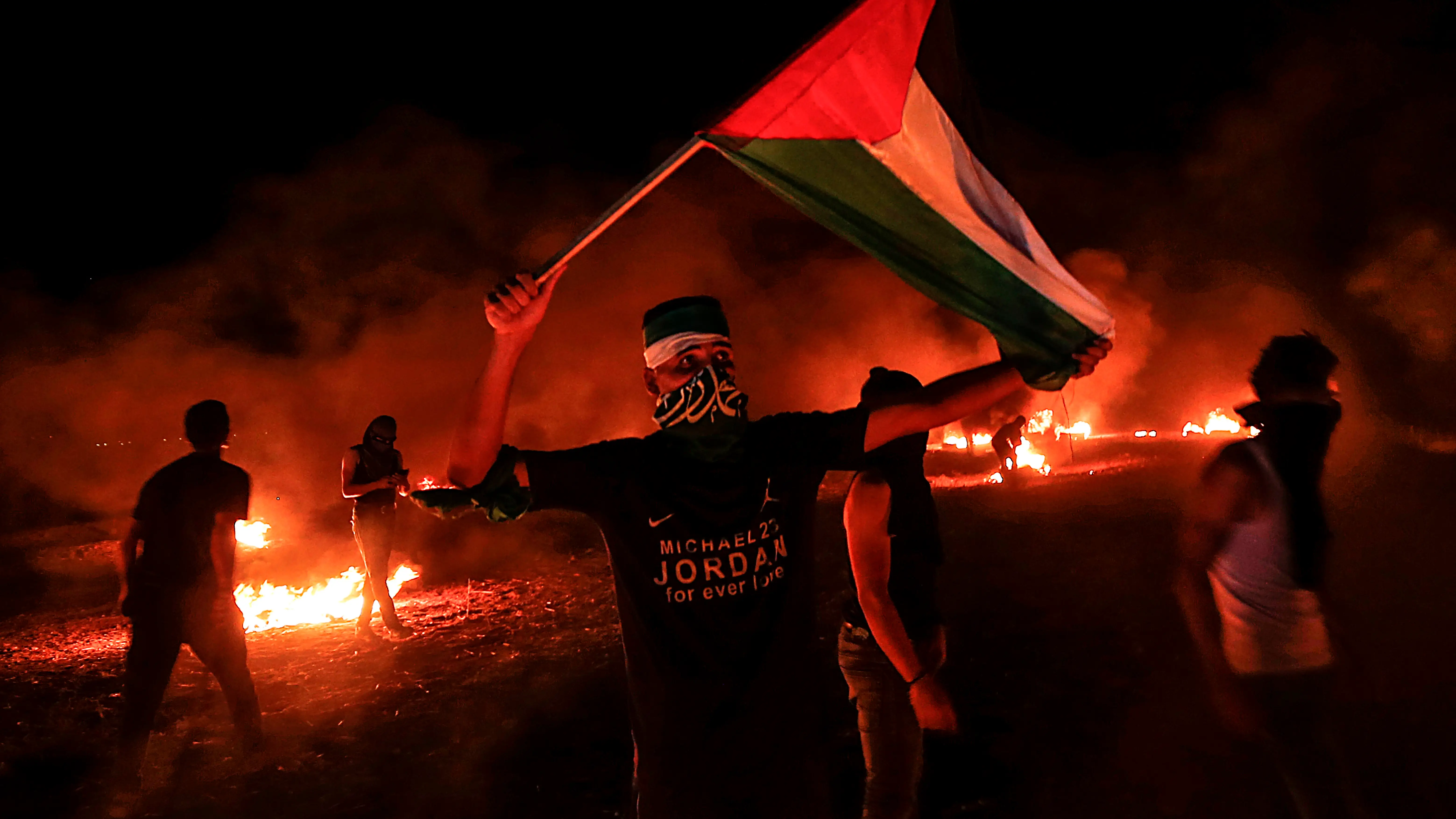 Israel bombardea objetivos de Ham&aacute;s en Gaza tras disturbios en la frontera