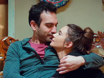 Demir y Candan, a solas: “Tú eres mi hogar” Demir y Candan, a solas: “Tú eres mi hogar”