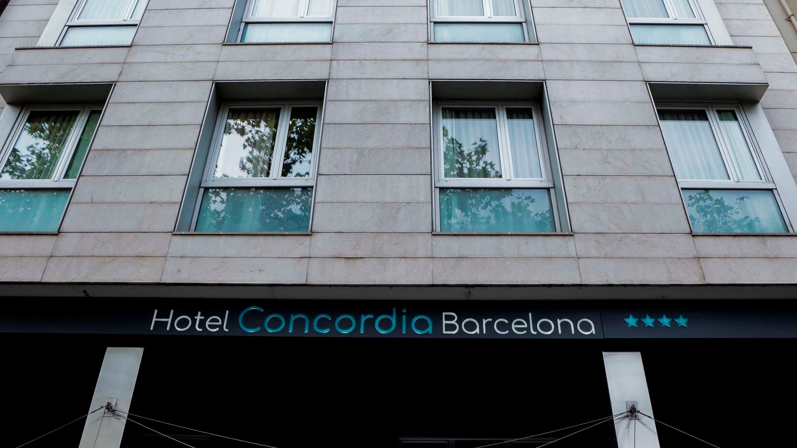 El padre del niño asesinado en Barcelona llegó al aeropuerto de El Prat, según los Mossos