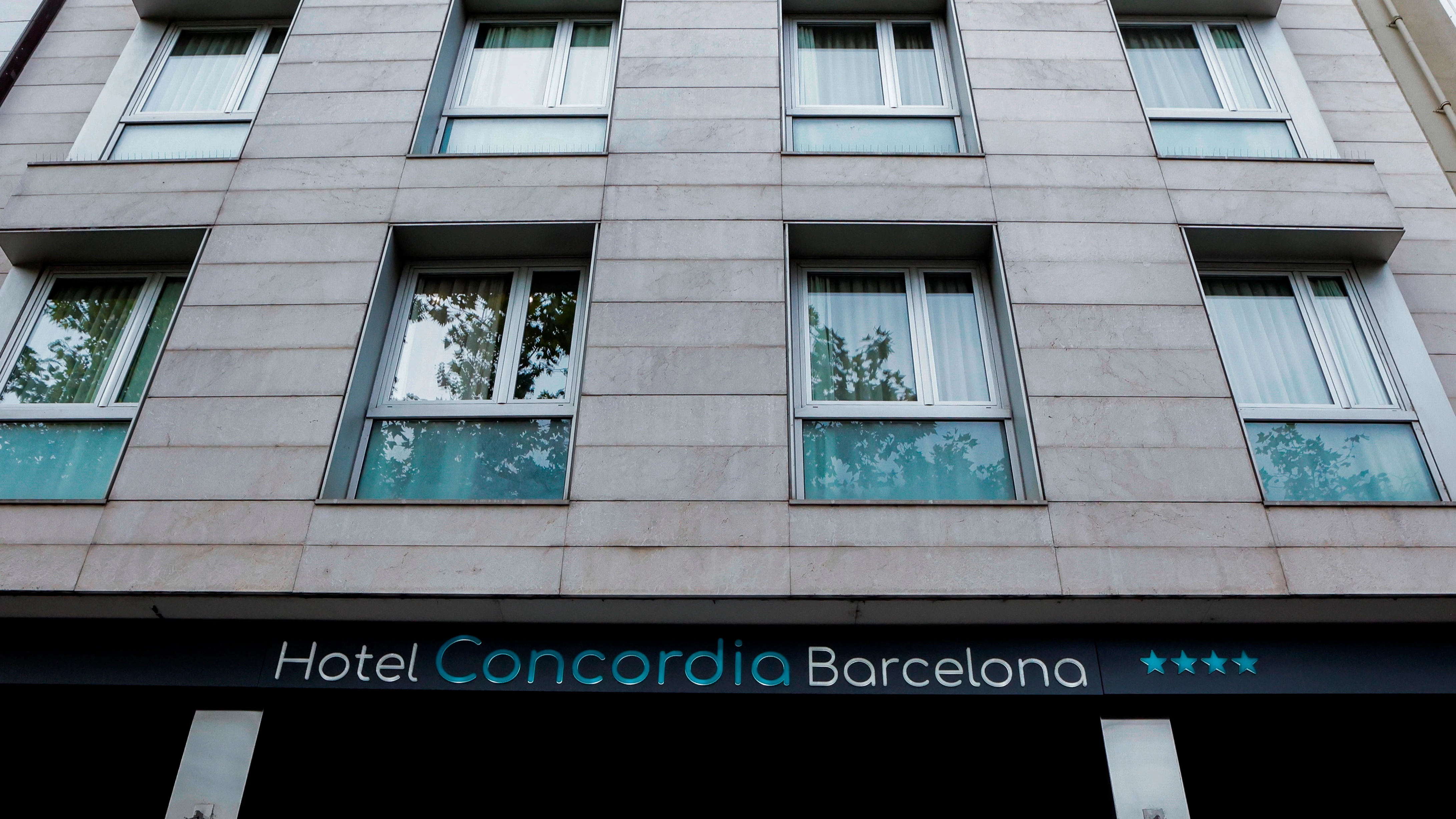 El padre del ni&ntilde;o asesinado en Barcelona lleg&oacute; al aeropuerto de El Prat, seg&uacute;n los Mossos