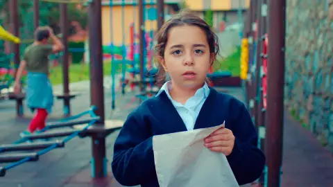 El dilema moral de Oyku: salvar a su padre... ¿saltándose sus principios? El dilema moral de Oyku: salvar a su padre... ¿saltándose sus principios?