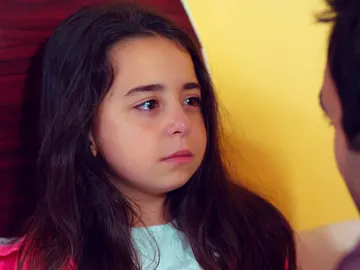 Öykü se derrumba: “Papá, ¿estoy enferma de nuevo?” Öykü se derrumba: “Papá, ¿estoy enferma de nuevo?”