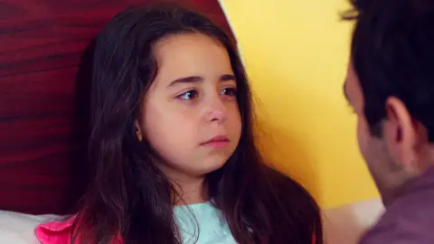 Öykü se derrumba: “Papá, ¿estoy enferma de nuevo?” Öykü se derrumba: “Papá, ¿estoy enferma de nuevo?”