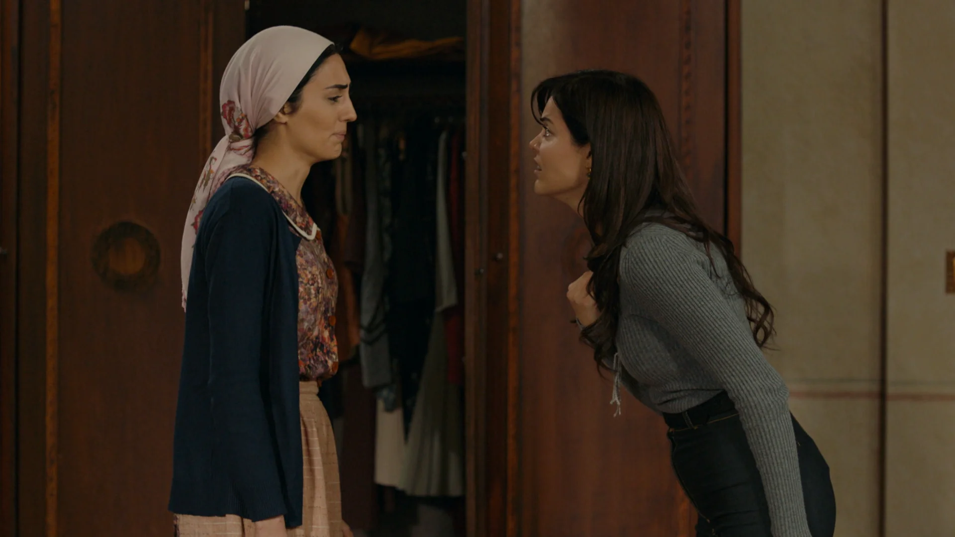 Gülten desafía a Züleyha: “Estás celosa porque Yilmaz tiene novia”