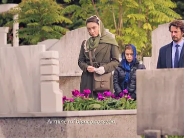 La familia Derenoglu recuerda a Hasibe en sus momentos más aterradores La familia Derenoglu recuerda a Hasibe en sus momentos más aterradores