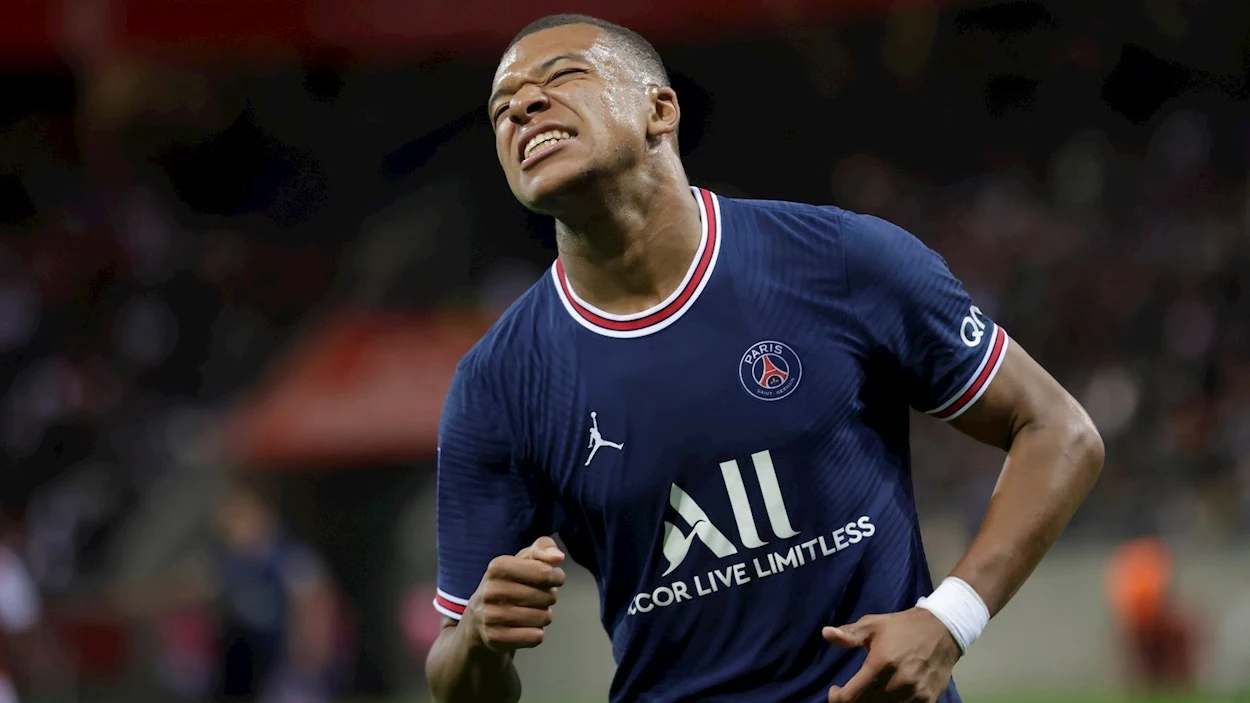 Mbappé durante el partido del PSG frente al Reims Mbappé durante el partido del PSG frente al Reims