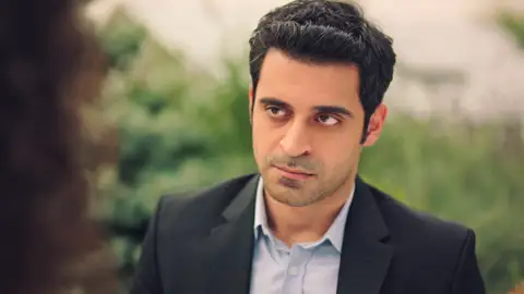 La decepción inunda a Esat frente a una Esra avergonzada: “Te has aprovechado de mí” Mejores momentos | Capítulo 13