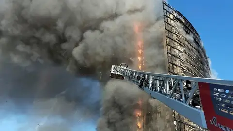 Imagen del incendio de un edificio en Milán Imagen del incendio de un edificio en Milán