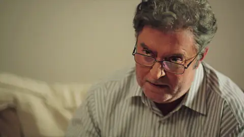 Han soborna a Haluk para que finja ser el dueño de su antiguo coche Mejores momentos | Capítulo 13