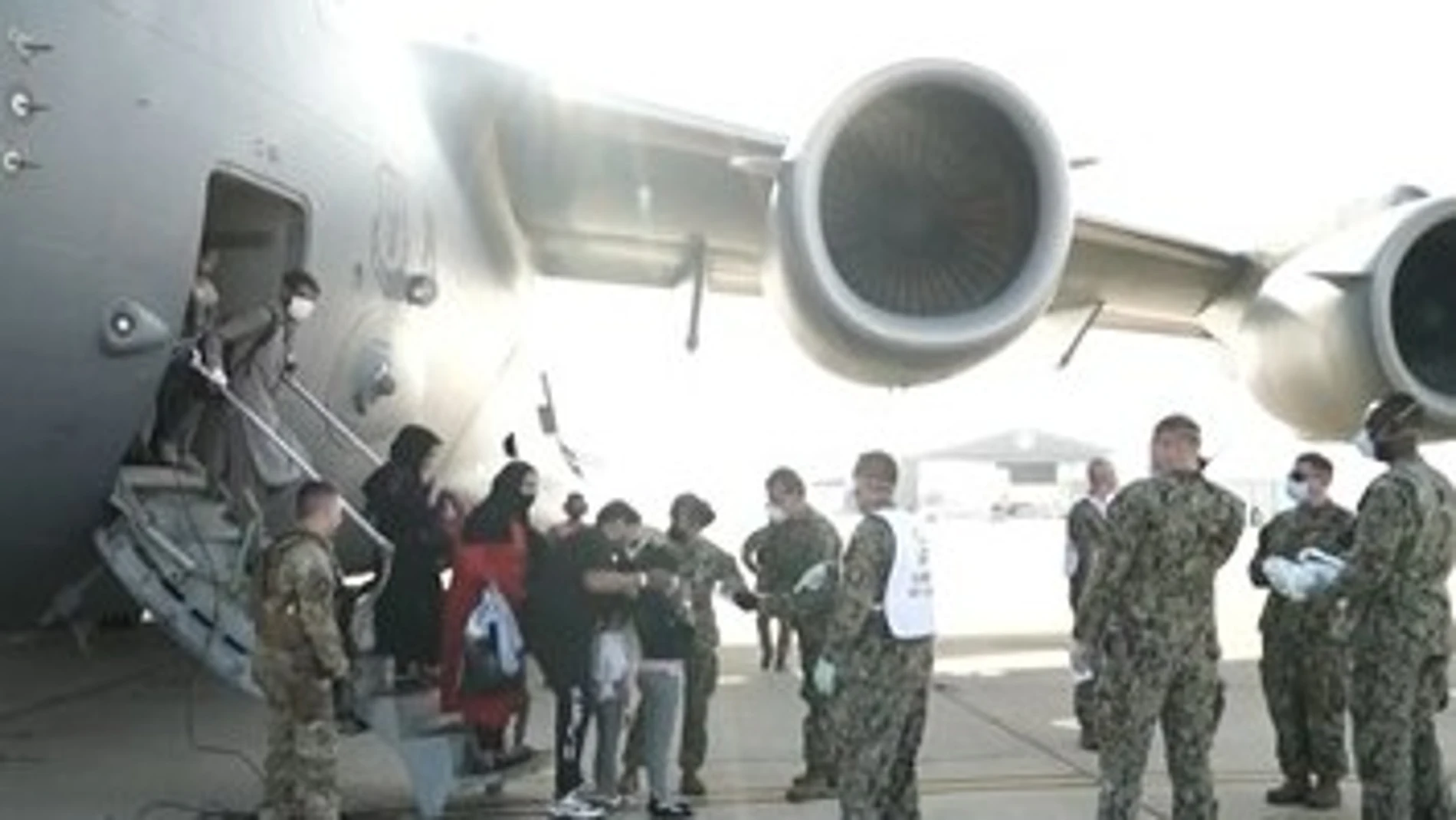 Grupo de evacuados desde Kabul