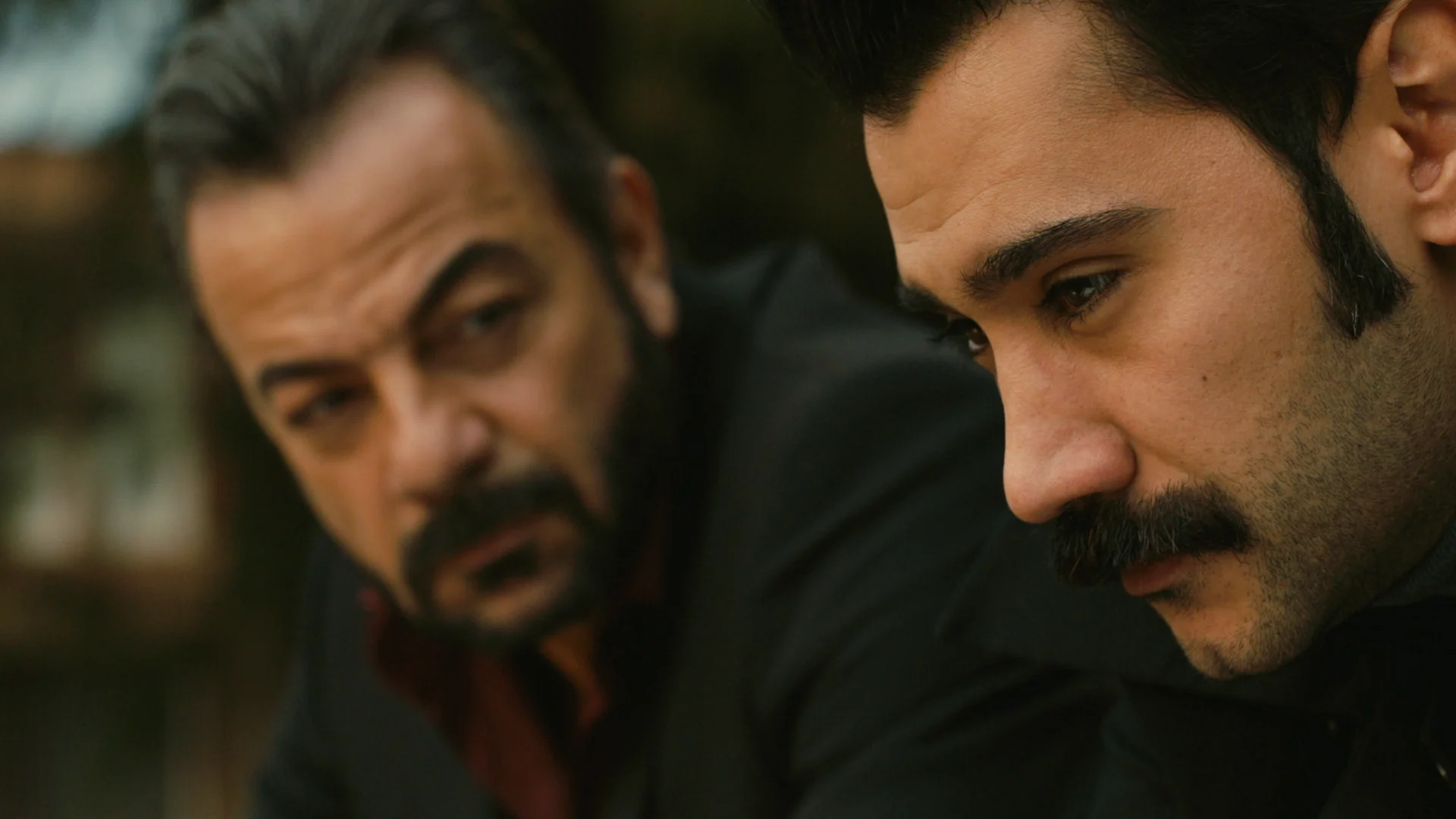 Yilmaz sobre Züleyha: “¿Por qué es ahora una desconocida? Me hago mil preguntas pero no tengo respuestas” Yilmaz sobre Züleyha: “¿Por qué es ahora una desconocida? Me hago mil preguntas pero no tengo respuestas”
