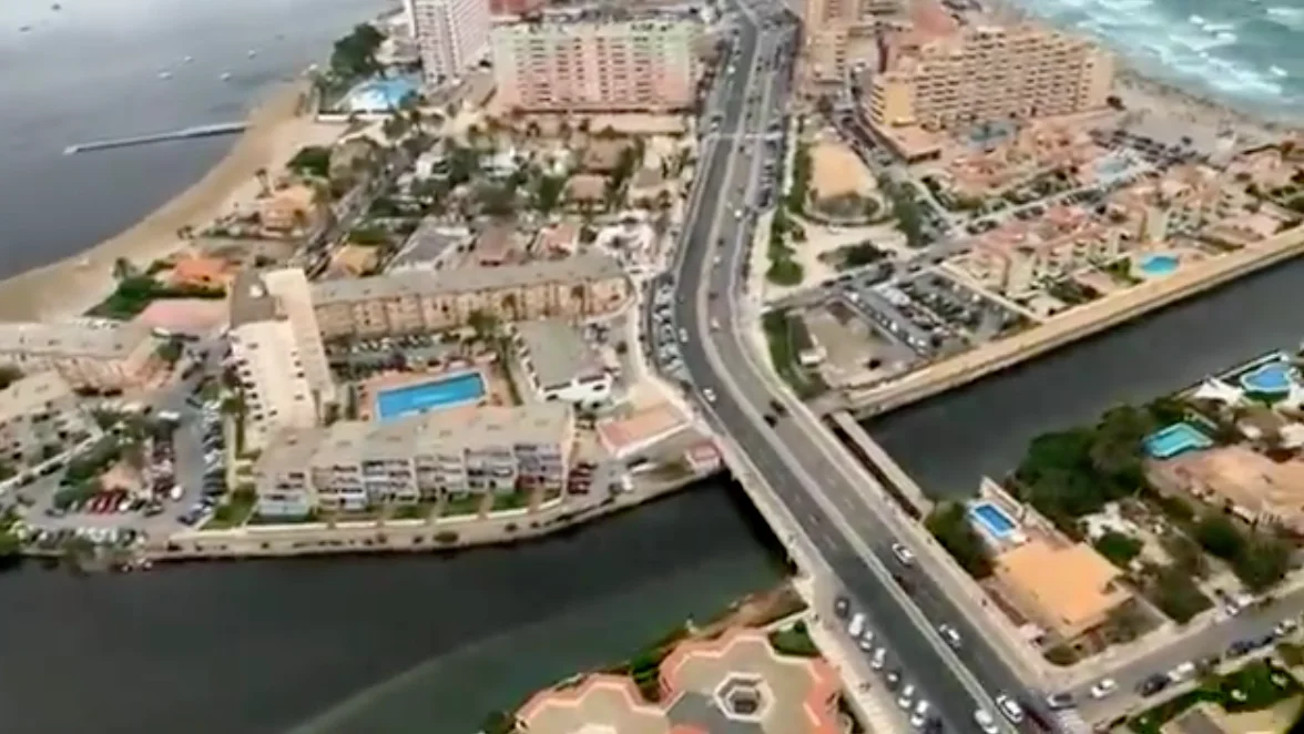 Casas regaladas en el mar menor por el desastre medioambiental 