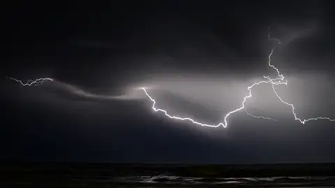 Un impactante rayo cae en la isla de Ibiza Un impactante rayo cae en la isla de Ibiza