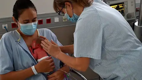 María da a luz por cesárea después de estar ingresada por covid María da a luz por cesárea después de estar ingresada por covid