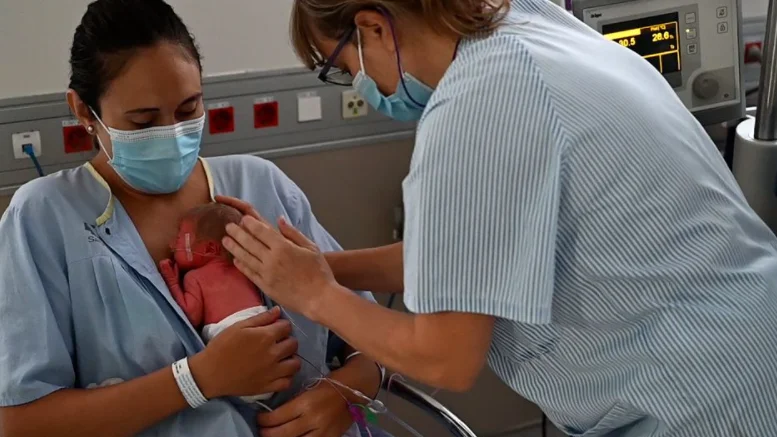 María da a luz por cesárea después de estar ingresada por covid María da a luz por cesárea después de estar ingresada por covid
