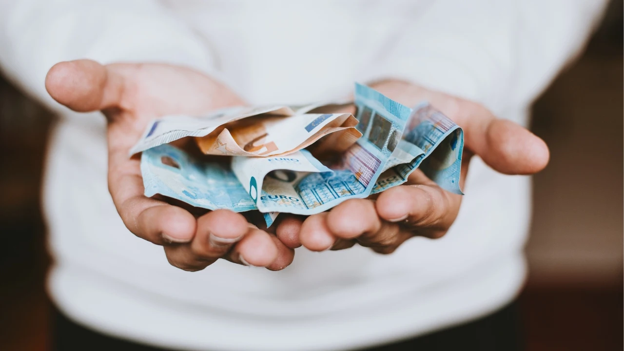 Dinero Dinero