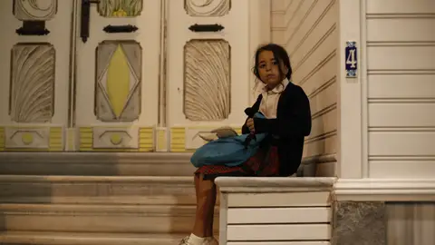 Öykü frente a la casa de Candan en 'Mi hija' Öykü frente a la casa de Candan en 'Mi hija'