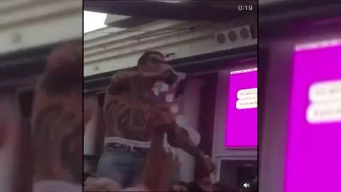 Multado con 15.000 el DJ que escupió alcohol a los clientes de un bar en Torremolinos Multado con 15.000 el DJ que escupió alcohol a los clientes de un bar en Torremolinos