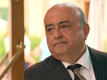 Don Germán aparece en la Plaza de los Frutos intimidando a Marcelino Don Germán aparece en la Plaza de los Frutos intimidando a Marcelino