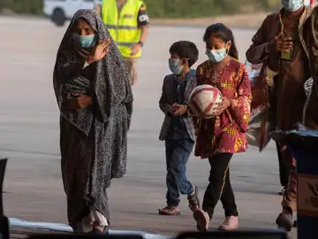 Aterrizan en Cádiz otros tres vuelos norteamericanos con 372 refugiados afganos Aterrizan en Cádiz otros tres vuelos norteamericanos con 372 refugiados afganos