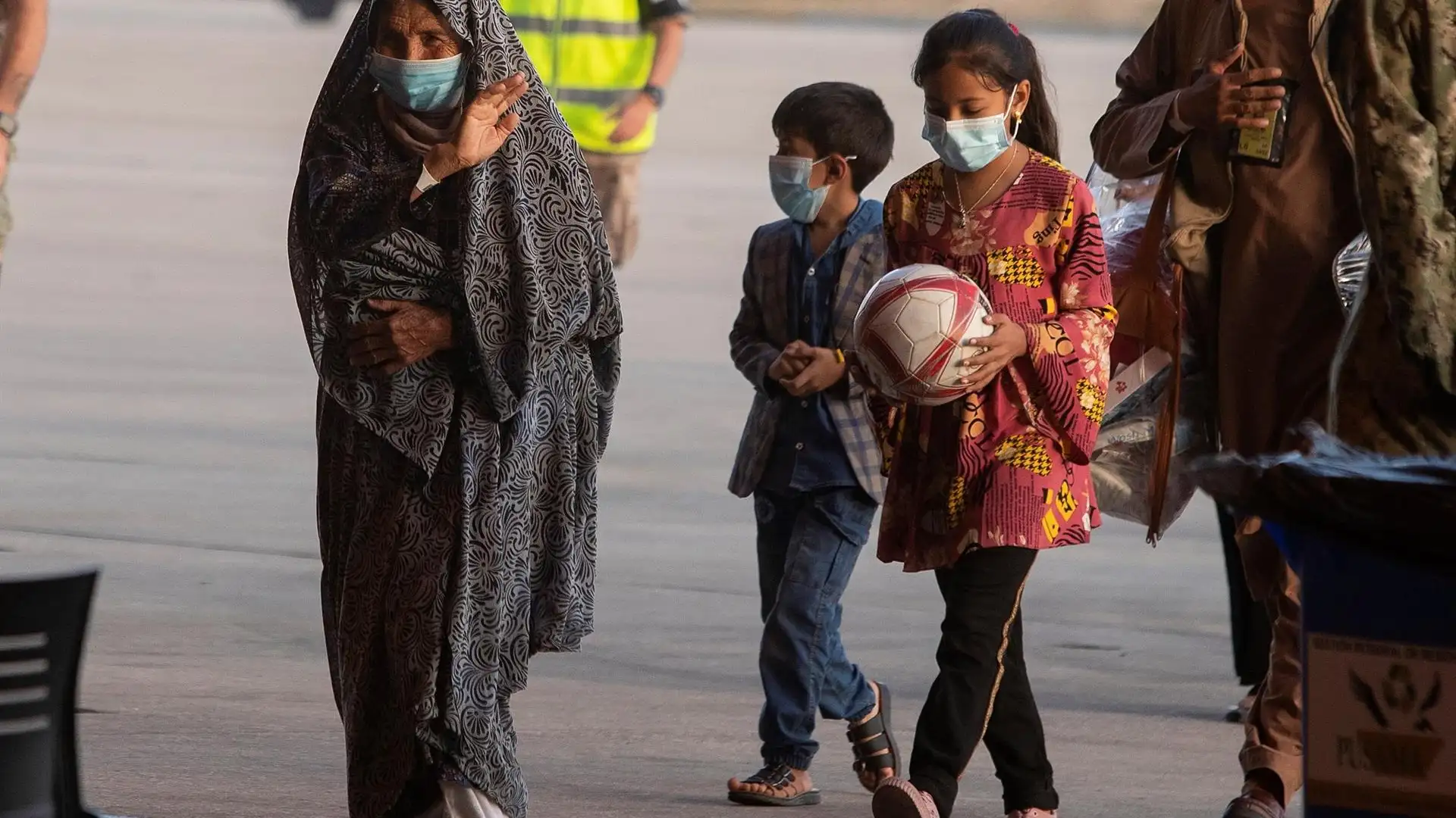 Aterrizan en Cádiz otros tres vuelos norteamericanos con 372 refugiados afganos Aterrizan en Cádiz otros tres vuelos norteamericanos con 372 refugiados afganos