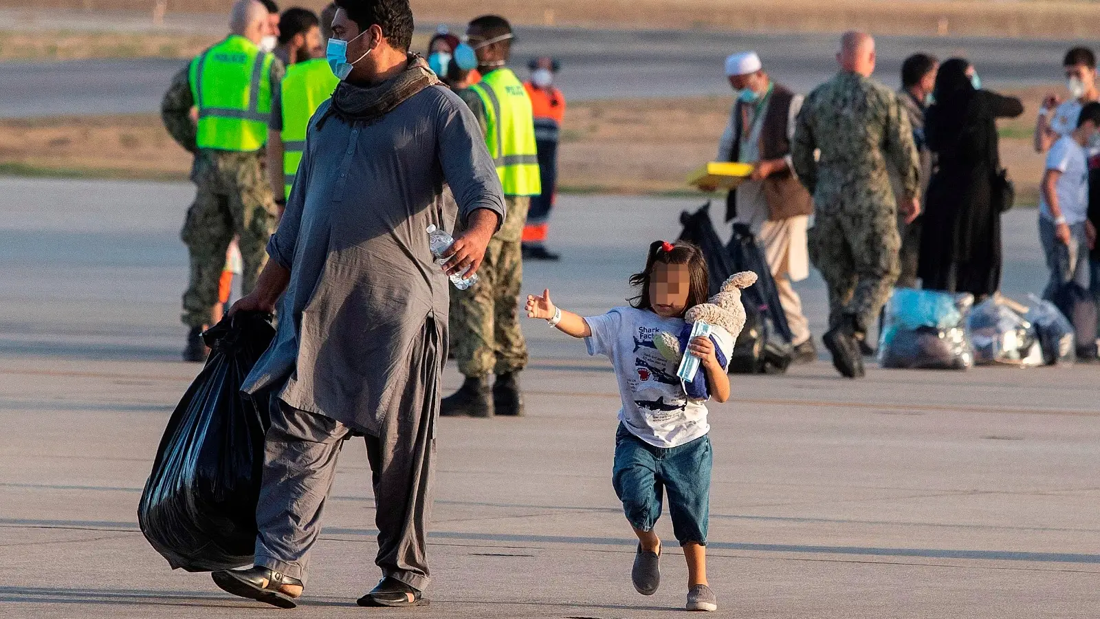 La Universidad de Salamanca dará clases de español a refugiados afganos para ayudar en su integración La Universidad de Salamanca dará clases de español a refugiados afganos para ayudar en su integración