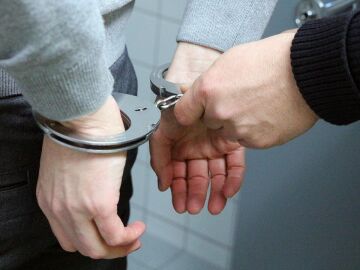 Condenan a diez años de cárcel a un hombre por intentar degollar a su novia con un cúter en Zaragoza