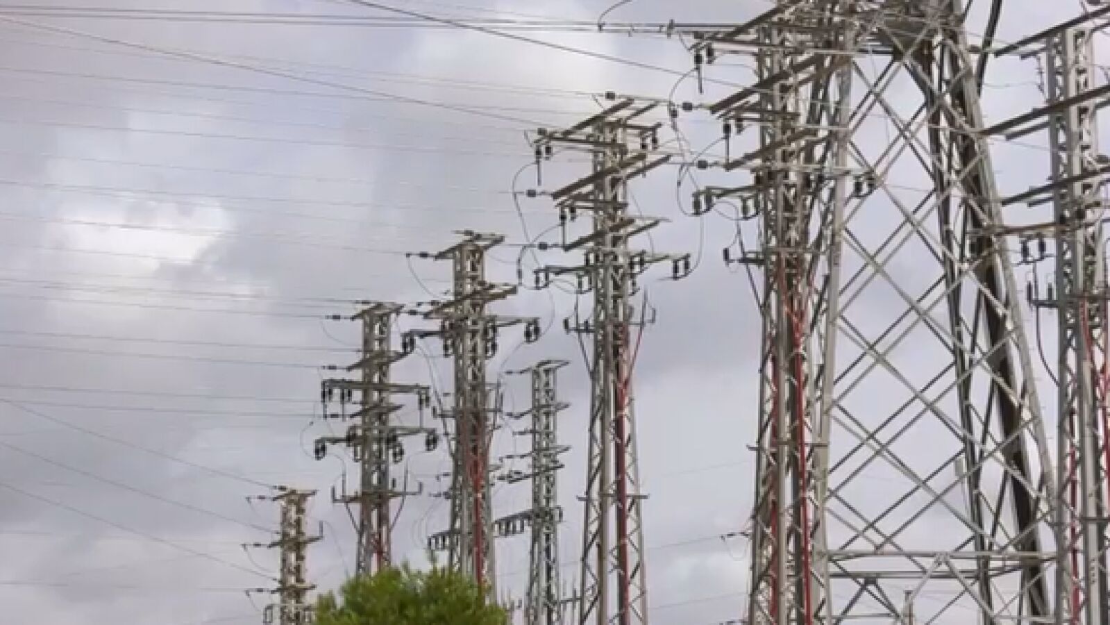 ¿Qué consecuencias económicas creen los expertos que conllevará la subida del precio de la luz?